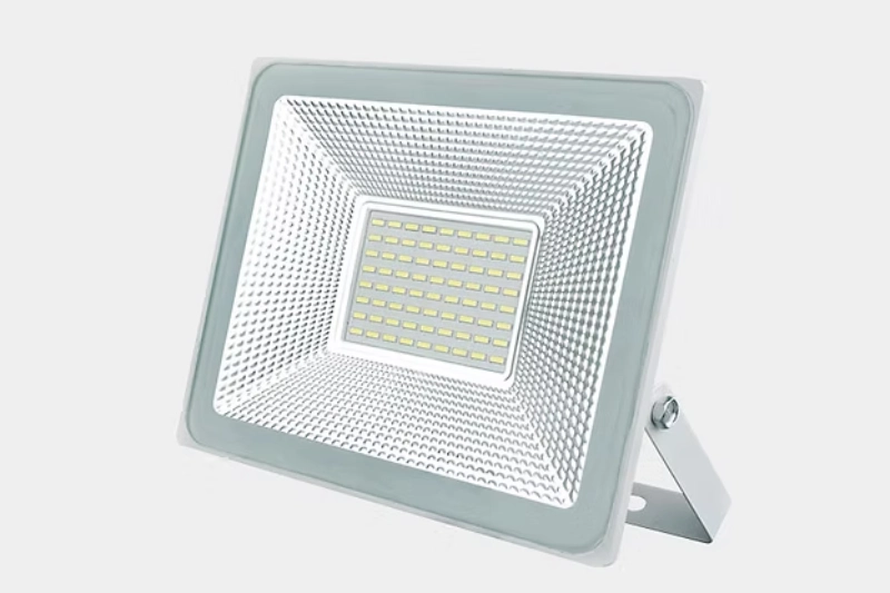 مصرف برق پروژکتور SMD